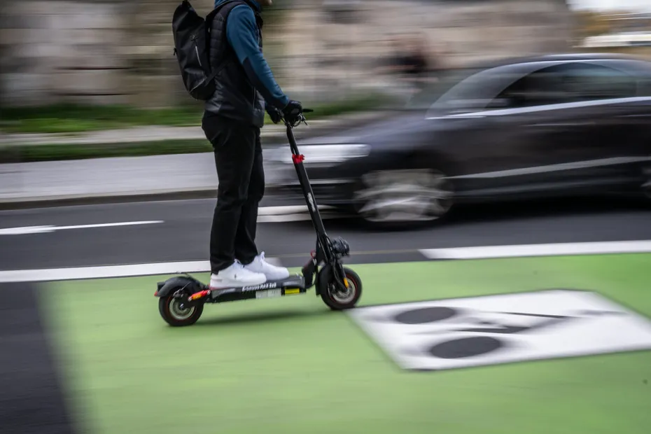 « Sans formation pratique, c’est léger de prendre la route », prudence en trottinette électrique, 44 morts en 2023 en France