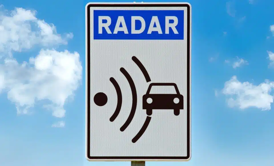 Sécurité routière : grâce à l’IA, les radars automatiques vont frapper plus fort en 2025